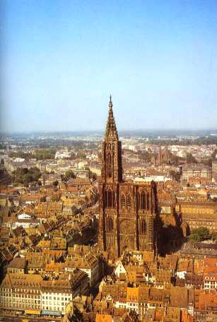 la cathedrale de strasbourg vue du ciel